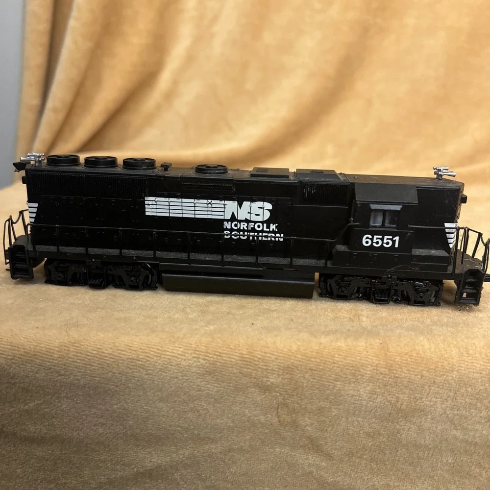 Bachmann HO Scale Norfolk Southern Diesel Locomotive 6551 Black Train Engine